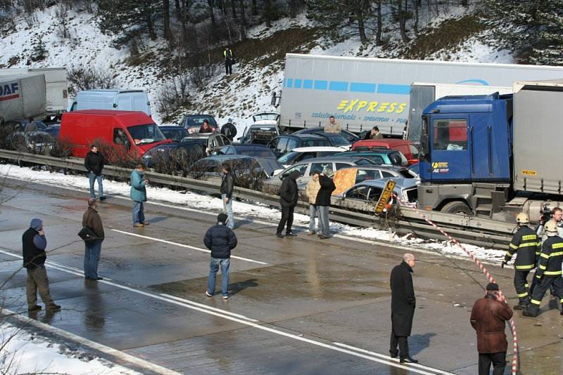 Hromadná nehoda na dálnici D1.