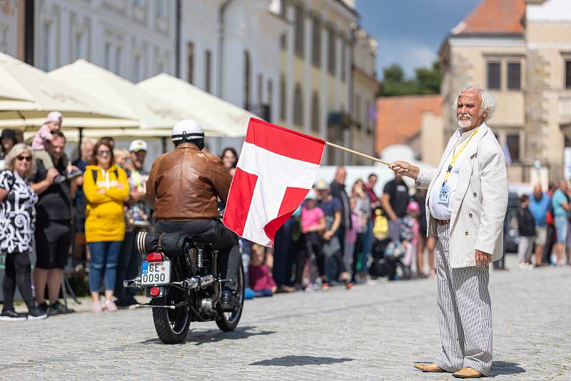 Retro závod automobilů v Telči.