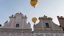 Horkovzdušné balony startovaly 25. srpna z telčského Náměstí Zachariáše z Hradce.