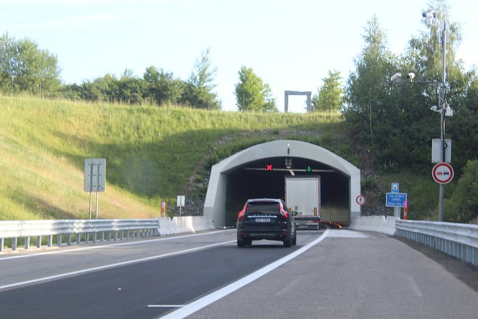 V Jihlavském tunelu mohou jet řidiči maximálně šedesátkou.