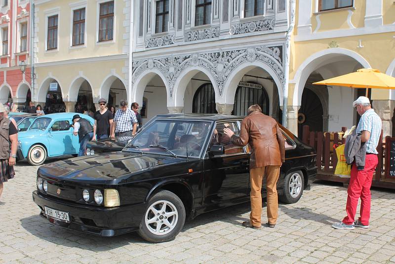 Nejstaršímu vozu na telčském náměstí bylo 107 let.