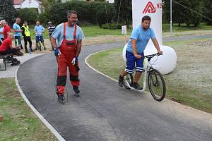 Ve Stonařově spojili otevření nové inline dráhy s pokusem o český rekord.