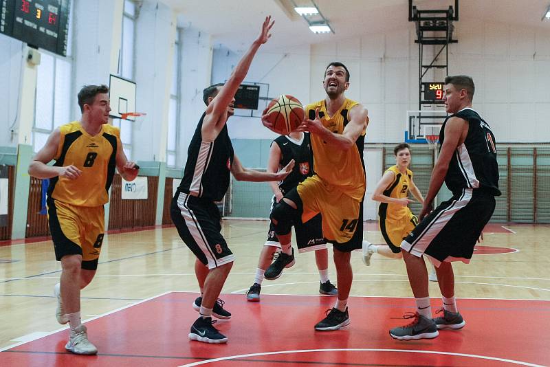 Basketbalové utkání mezi BC Vysočina a Královští sokoli.