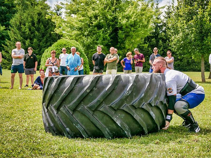 Strongman Ludvík Lang.