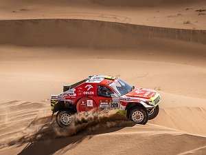 Loňský závodní vůz Martina Prokopa (na snímku), familiérně přezdívaný Shrek, prošel pro letošní Dakar výraznou obměnou motoru.