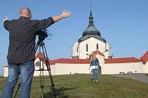 Redaktorka s kameramanem zachycují krásy Vysočiny.