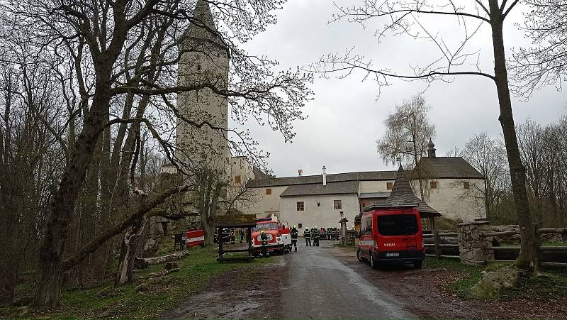 V pondělí 25. dubna se cvičně hasil hrad Roštejn.