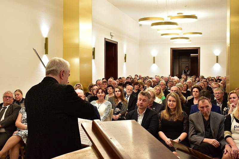 Houslista Jaroslav Svěcený koncertoval na třešťském zámku.