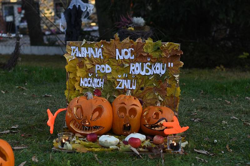 Podzimní lampionový průvod s halloweenským programem ve Stonařově.