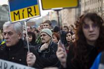 Mír za každou cenu. Protest proti ruské intervenci na Krymu. Demonstrace z 8. března 2014 v Praze...
