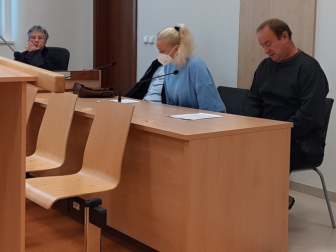 Sourozenci Lenka a Milan Staňkovi na lavici obžalovaných u Okresního soudu v Jihlavě