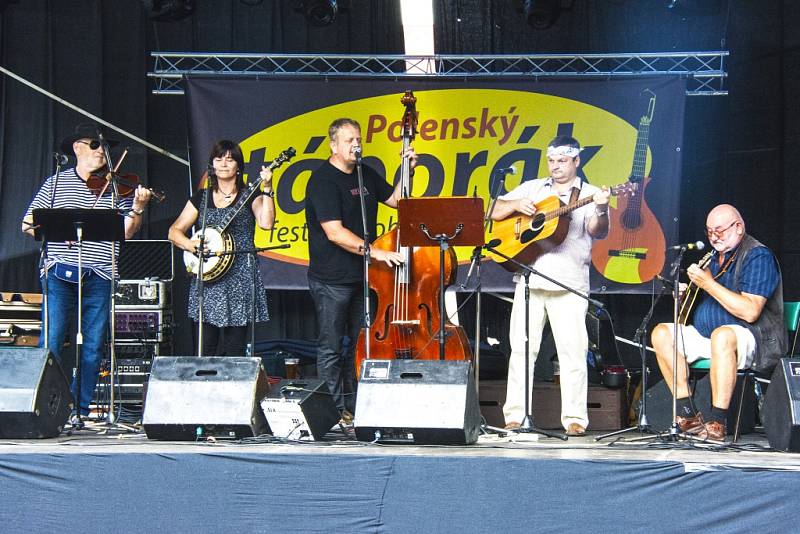 Polenský táborák. Uplynulý víkend v Polné patřil festivalu  pohodové hudby, Polenskému táboráku. Moderátorem akce byl Jakub Skočdopole. Vystoupil například i zpívající právník Ivo Jahelka i kapela Pražce. 