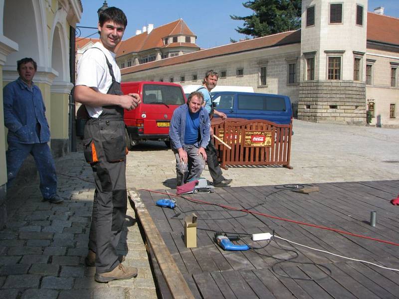 Telč uklízí a chystá město na velkou výstavu