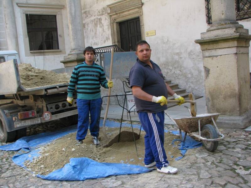 Telč uklízí a chystá město na velkou výstavu