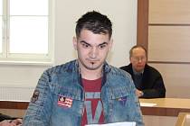 Činu prý lituje. Třicetiletý Rumun Bogdan Livin Lungu (na snímku) u soudu projevil lítost nad tím, čeho se dopustil. I to mu zmírnilo trest.