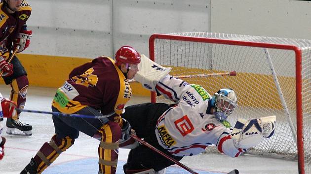  Změnou hracího systému přijde Vysočina o čtyři derby souboje v základní části. Jihlava s Třebíčí (na snímku) se utkají stejně jako loni čtyřikrát, ale s Havlíčkovým Brodem budou muset oba týmy na počtu duelů ubrat.