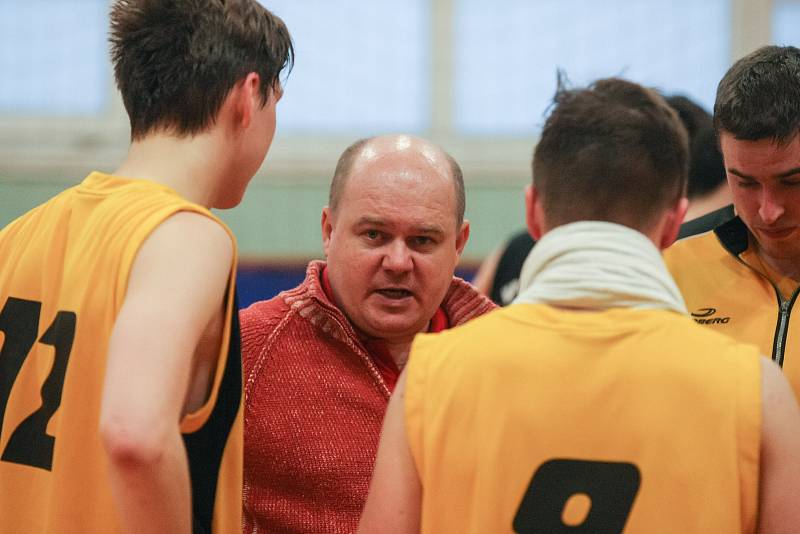 Basketbalové utkání mezi BC Vysočina a Královští sokoli.