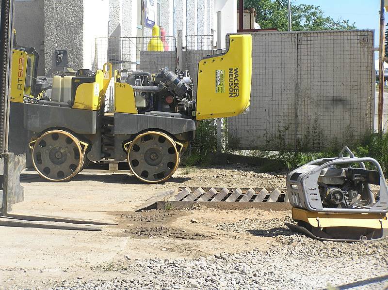 Půjčovny nabízejí zájemcům nářadí všeho druhu od vrtaček po těžkou techniku