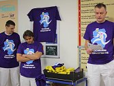 Vedle banánů v úterý svůj proslov na chodbě jihlavské nemocnice vedl lékař Bohdan Trnka (vpravo). Nechyběla ani trička s nápisem zachraňme zdravotnictví.