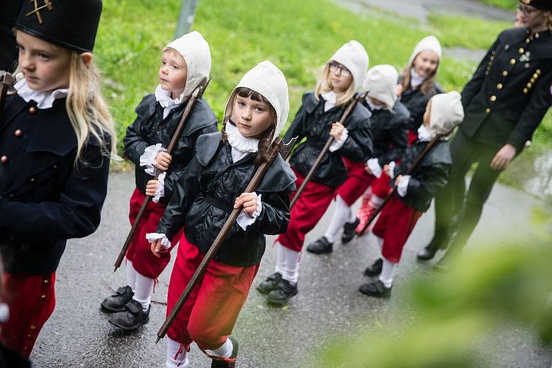 Tradiční průvod krojovaných jihlavských havířů ke Kostelu svatého Jana Křtitele v Jihlavě.