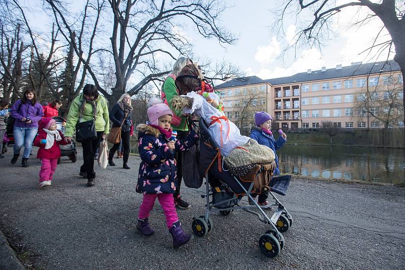 Vynášení Morany symbolizuje konec zimy v Havlíčkově Brodě.