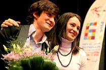V jihlavském Horáckém divadle předávaly olympijské medailistky ocenění úspěšným reprezentantům Kraje Vysočina na 6. zimní olympiádě dětí a mládeže. 