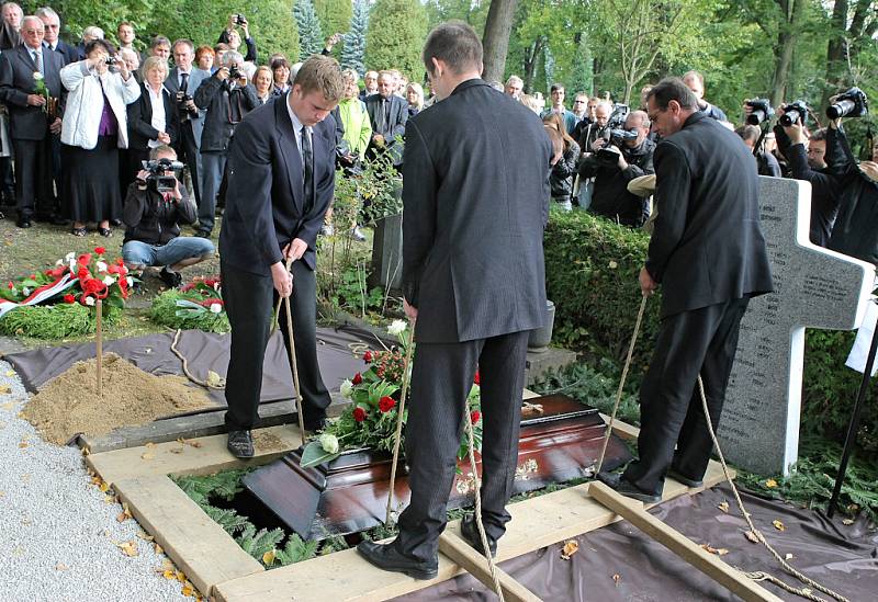 Ostatky z Budínky pohřbili příbuzní z Německa v Jihlavě.