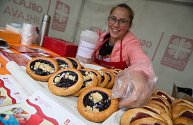 Charitativní prodej koláčů ve prospěch domácího hospicu Bárka.