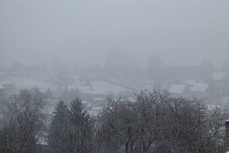 Sníh u Luk nad Jihlavou.