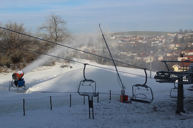 Sjezdovky opět jedou. Rozjíždí se vlek v Novém Jimramově, Kadlečáku i v Lukách