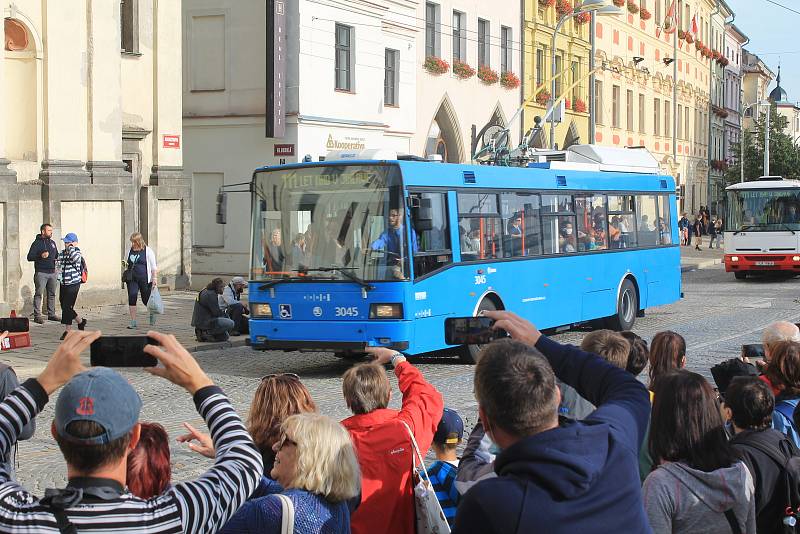 Oslavy 111 let MHD v Jihlavě nabídly ukázku historických i nejnovějších vozů.