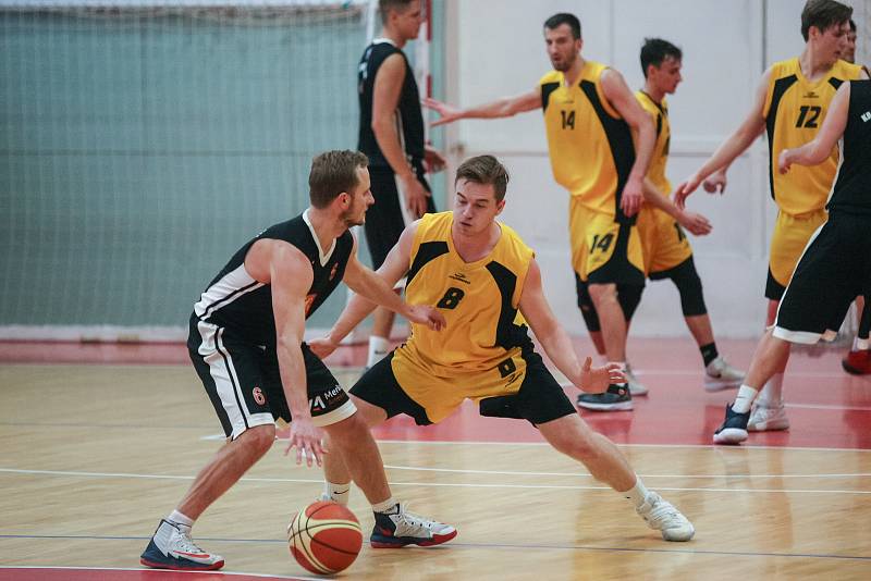 Basketbalové utkání mezi BC Vysočina a Královští sokoli.