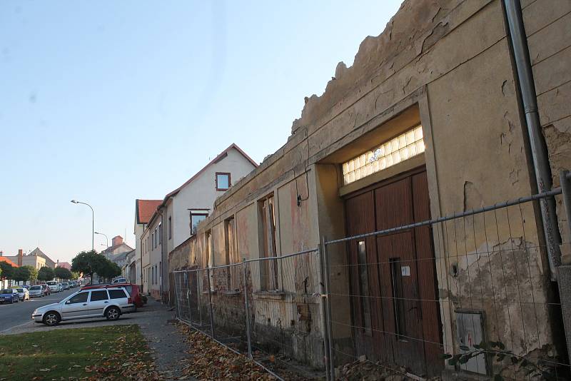 Demolice bývalého hotelu.