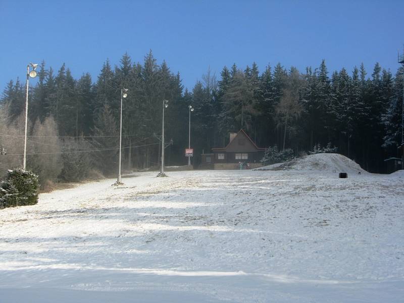 Situace na vrchu Čeřínek v neděli 28. prosince dopoledne