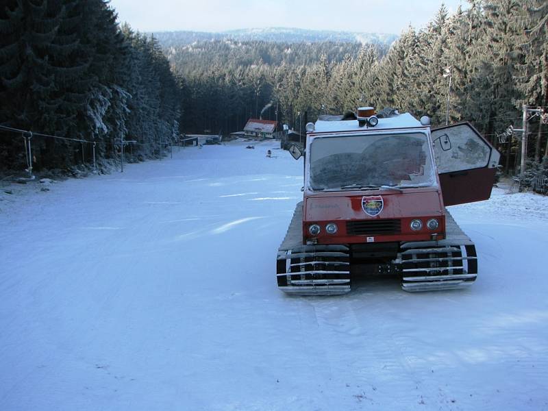 Situace na vrchu Čeřínek v neděli 28. prosince dopoledne