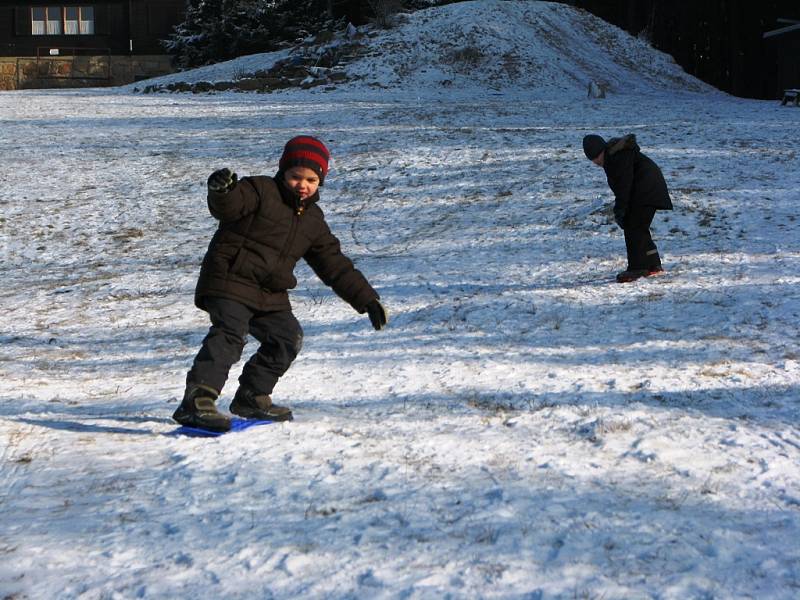 Situace na vrchu Čeřínek v neděli 28. prosince dopoledne