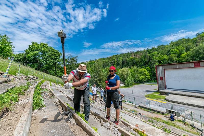 Práce v letním kině. Snímek z června 2020.