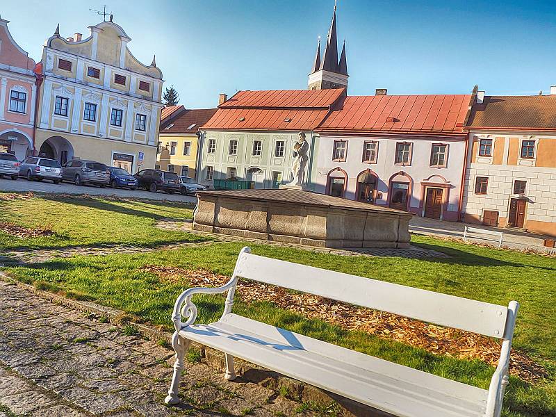 Takový je pohled na telčské náměstí Zachariáše z Hradce.