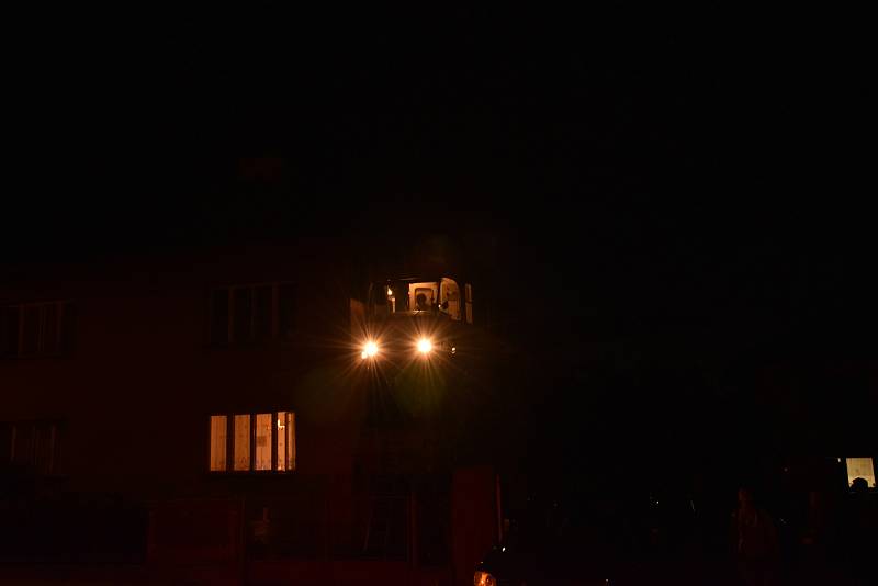 Tramvaj původem z Olomouce převezená do Jihlavy a umístěná na střeše garáže v ulici Lidická kolonie ve čtvrti Slunce. Foto: Marek Juránek