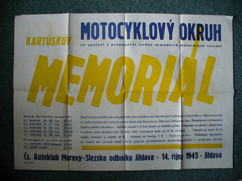 Motocyklový závod v krajské Jihlavě v roce 1954. V něm se představily ty největší hvězdy českého motocyklového sportu.