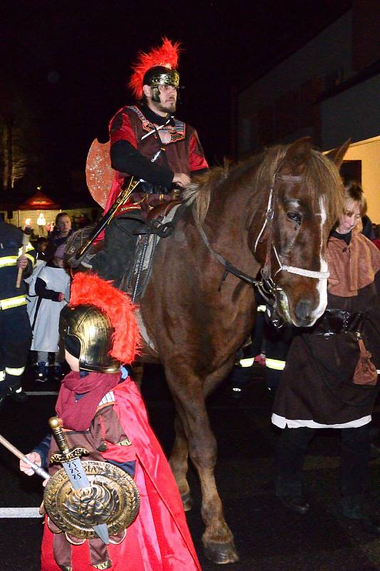 Příjezd svatého Martina s družinou si nenechalo ujít zhruba tisíc lidí.