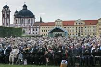 Zámecký areál v Jaroměřicích nad Rokytnou na Třebíčsku každoročně láká nejen turisty, ale také posluchače vážné hudby letním festivalem Petra Dvorského. Koncerty této hudební přehlídky se vesměs odehrávají v areálu zámecké zahrady pod širým nebem.