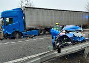 Ve středu 8. března odpoledne se srazilo u Vílance na Jihlavsku nákladní auto s osobním. Řidič osobního auta vážným zraněním podlehl.