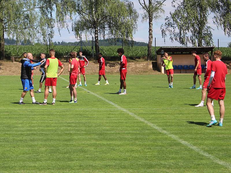 Jihlavští fotbalisté využívají během letní přípravy také hřiště v Antonínově Dole.