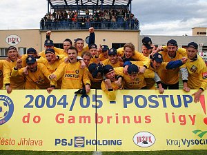 V červnu 2005 si fotbalisté FC Vysočina po vítězném domácím utkání s Kroměříží užívali historický postup Jihlavy mezi prvoligovou elitu. V neděli se po téměř devatenácti letech druholigový souboj těchto celků zopakuje.