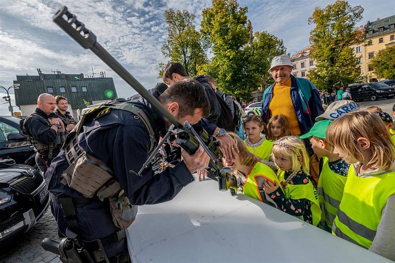 Jihlavské Masarykovo náměstí zaplnili policisté se svými ukázkami.