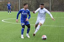 V dalším přípravném utkání zdolali fotbalisté FC Vysočina Jihlava (v modrém) ve středečním dopoledni na domácí umělé trávě třetiligové Znojmo 2:1.