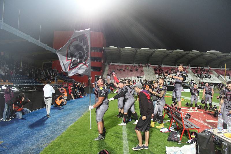 Ve finále ligy amerického fotbalu zdolali Vysočina Gladiators obhájce trofeje Prague Lions 23:0 a získali první titul ve své historii.