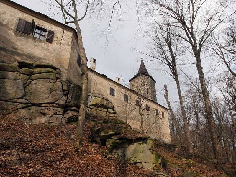 Pohled na hrad Roštejn.