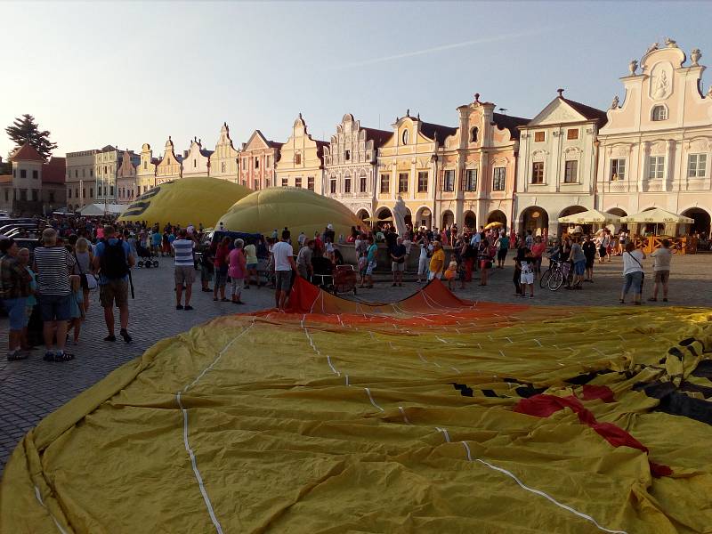 Organizace před startem je důležitá, mimo jiné se ověřuje, jestli je možné vzlétnout.